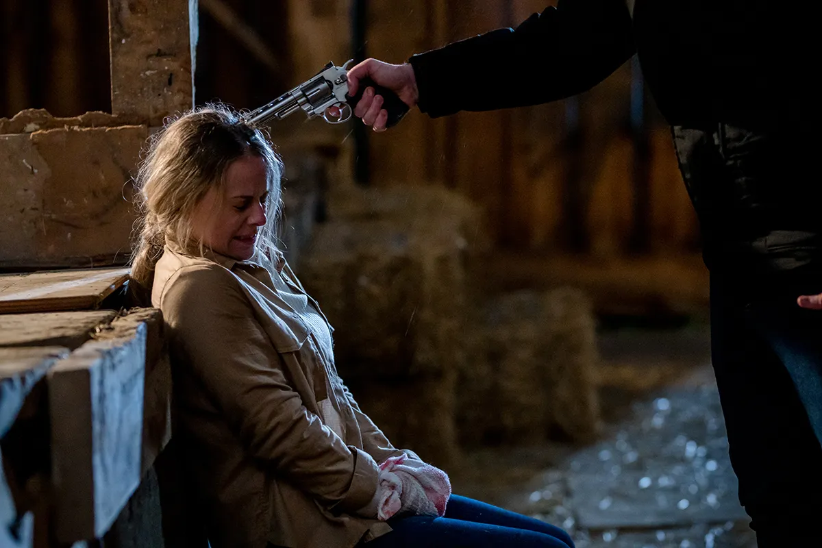 Фонове зображення Прокляття матері: Схованки на виживання