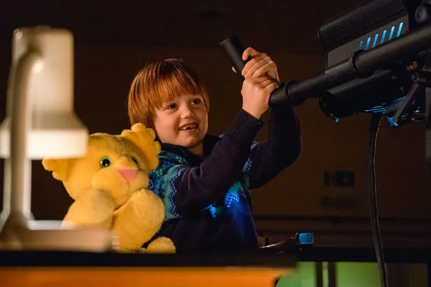 Фонове зображення Каспер і Емма у театрі