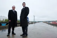 У компанії чоловіків - Скріншот 4