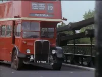 Місіс Айрріс їде до Парижу - Скріншот 2