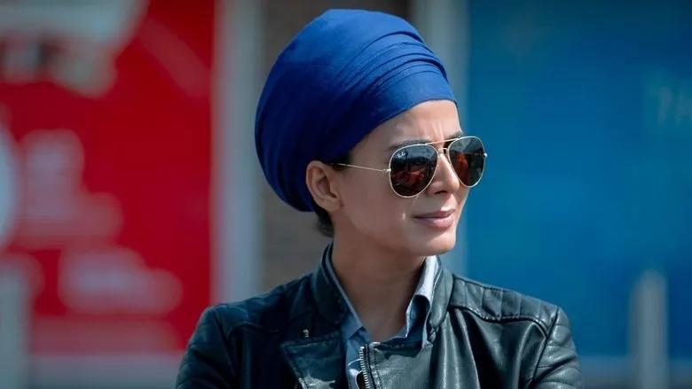 Фонове зображення Дівчина у потязі